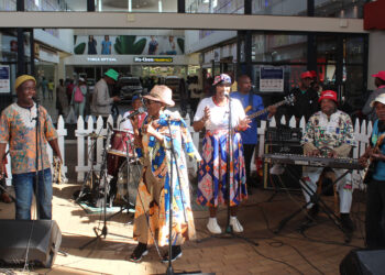 Heritage jazz grooves at mall court