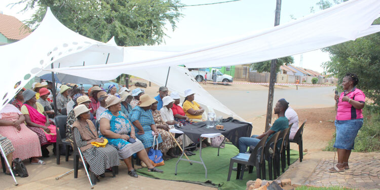 Foundation brings joy to elderly at Xmas function